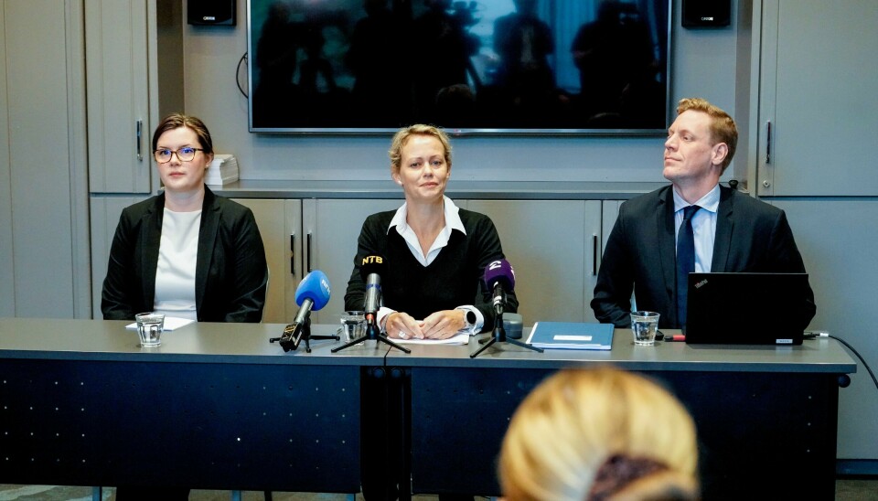 Margrethe Gudbrandsen, kommunikasjonsdirektør (f.v.), Tina Søreide, konkurransedirektør, og Magnus Reitan i konkurransetilsynet orienterer om beslutningen i en etterforskningssak på en pressekonferanse i Oslo onsdag. Konkurransedirektør Tina Søreide (midten) og kollegene Margrethe Gulbrandsen og Magnus Reitan orienterte om vedtaket onsdag.Foto: Thomas Fure / NTB