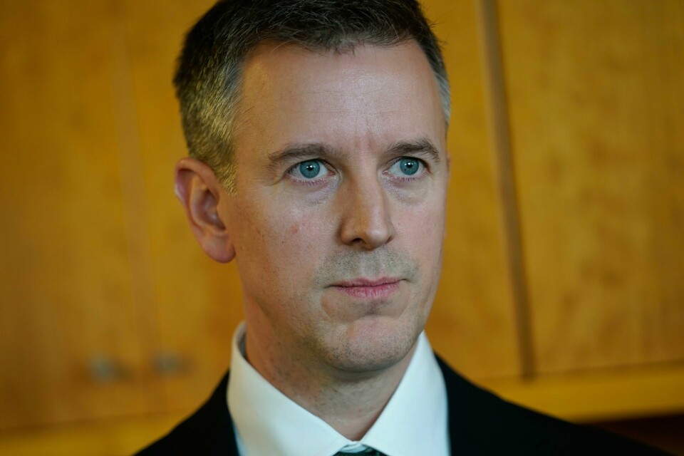 Kommunalminister Erling Sande sier han er glad for at Stortinget gir støtte til det nye inntektssystemet for kommunene. – Dessverre møter mange jødiske nordmenn fortsatt antisemittiske holdninger i hverdagen. Sånn skal vi ikke ha det i Norge, sier kommunal- og distriktsminister Erling Sande (Sp). Foto: Lise Åserud / NTB