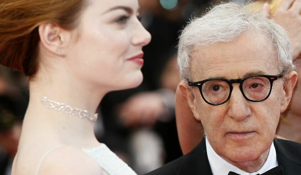 At Woody Allen ofte blir kritisert for å projisere historier med eldre menn og unge kvinner, tar han med knusende ro. Skuespiller Emma Stone spiller ung student som forelsker seg i eldre mannlig foreleser i aktuelle «Irrational Man». Her fra Cannes tidligere i år. FOTO: VALERY HACHE/AFP/NTB SCANPIX At Woody Allen ofte blir kritisert for å projisere historier med eldre menn og unge kvinner, tar han med knusende ro. Skuespiller Emma Stone spiller ung student som forelsker seg i eldre mannlig foreleser i aktuelle «Irrational Man». Her fra Cannes tidligere i år. FOTO: VALERY HACHE/AFP/NTB SCANPIX