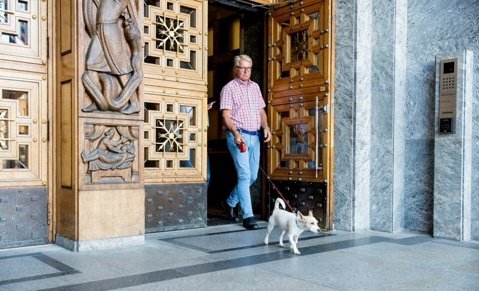 De som snakker om snorklipping, som at det ikke er politikk ordføreren driver med, har bommet, mener ordfører i Oslo for Høyre, Fabian Stang. Her er han med hunden Tøffen. FOTO: FRØYDIS FALCH URBYE