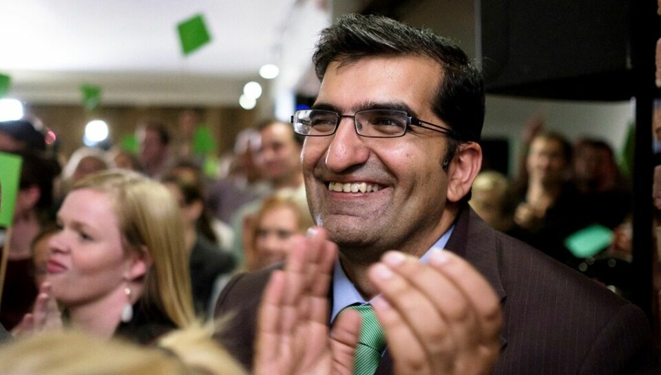 Shoaib Sultan applauderer for Miljøpartiet De Grønnes resultater valgnatta. Partiet vil kreve at han blir ordfører i Oslo når det skal forhandles om posisjoner og politikk i hovedstaden i dagene framover. FOTO: OLE GUNNAR ONSØIEN/NTB SCANPIX Shoaib Sultan applauderer for Miljøpartiet De Grønnes resultater valgnatta. Partiet vil kreve at han blir ordfører i Oslo når det skal forhandles om posisjoner og politikk i hovedstaden i dagene framover. FOTO: OLE GUNNAR ONSØIEN/NTB SCANPIX