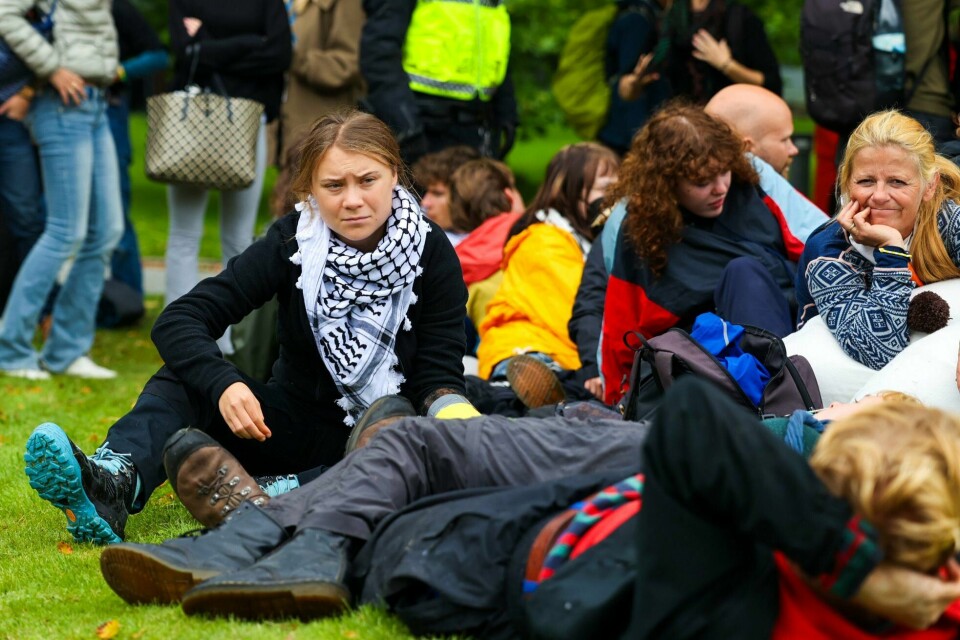 Extinction Rebellion og Gretha Thunberg demonstrerer utenfor ONS-konferansen i Stavanger. Bildet viser Extinction Rebellion og Greta Thunberg i Stavanger. De er der for å demonstrere mot ONS, også kalt oljemessen.