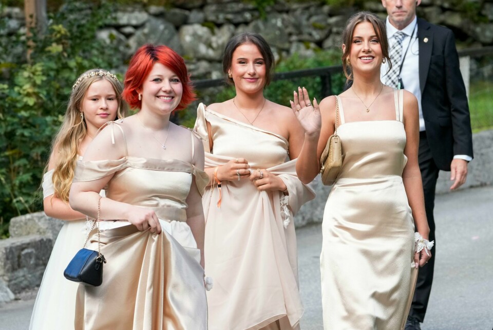 Prinsesse Märtha Louises døtre Maud Angelica Behn, Emma Tallulah Behn og Leah Isadora Behn i Vinjevollen i Geiranger etter vielsen til prinsesse Märtha Louise og Durek Verrett lørdag. Prinsesse Märtha Louises døtre Maud Angelica Behn, Emma Tallulah Behn og Leah Isadora Behn i Vinjevollen i Geiranger etter vielsen til prinsesse Märtha Louise og Durek Verrett lørdag. Foto: Cornelius Poppe / NTB