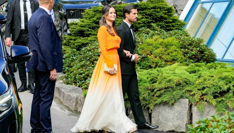 Prins Carl Philip og prinsesse Sofia av Sverige, her på vei inn på Hotel Union på Vinjevollen i Geiranger etter vielsen til prinsesse Märtha Louise og Durek Verrett. Prins Carl Philip og prinsesse Sofia av Sverige på vei inn på Hotel Union. Foto: Cornelius Poppe / NTB