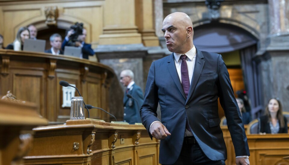 Sveits' president Alain Berset måtte tirsdag forsvare redningsaksjonen som førte til at Credit Suisse ble overtatt av rivalen UBS. Sveits' president Alain Berset måtte tirsdag forsvare redningsaksjonen som førte til at Credit Suisse ble overtatt av rivalen UBS. Foto: Alessandro della Valle / Keystone / AP / NTB