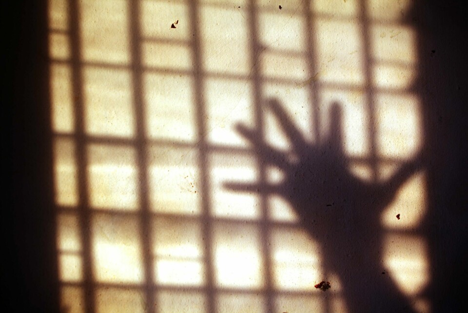 Illustrasjonsfoto. Bortført. Kidnappet. Overgrep. Frykt. Innesperret. Fengsel. Fengslet. Gitter. Bak murene. Illustrasjonsfoto.