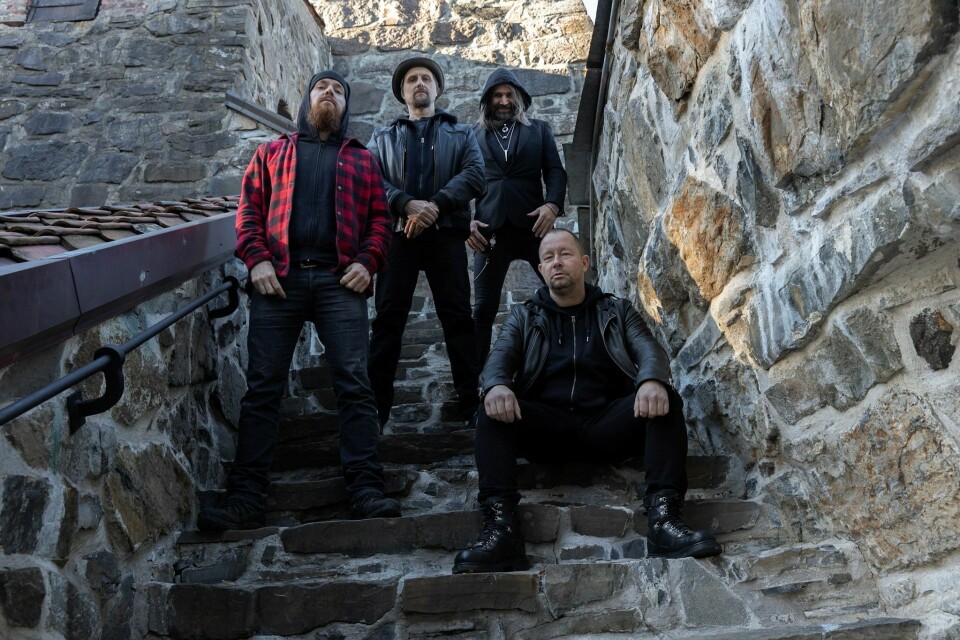 Dold Vorde Ens Navn er et relativt nytt norsk band med en rekke veteraner i rekkene. Inferno