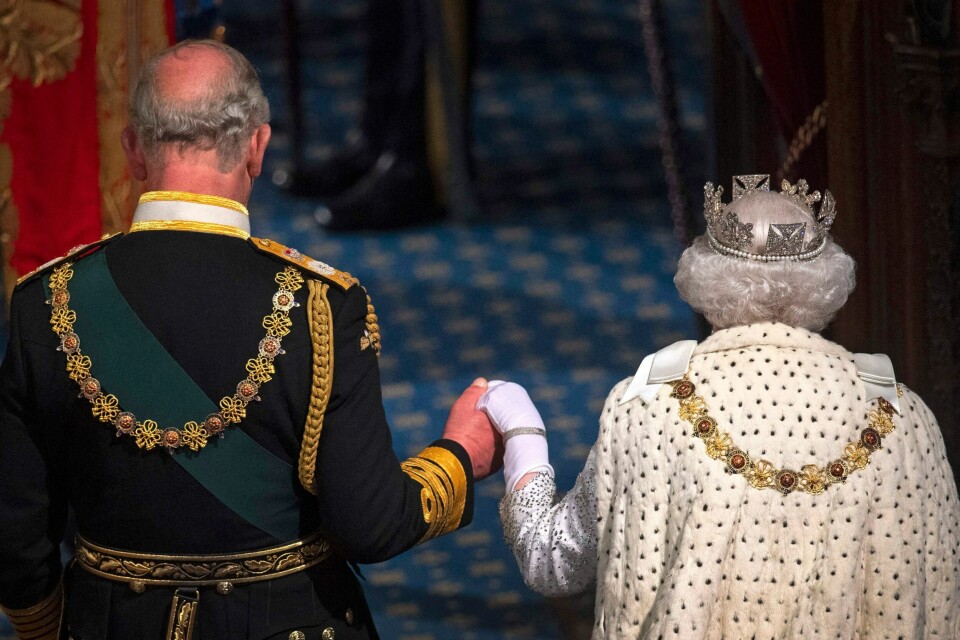 Den daværende prinsen av Wales (nå kong Charles) og hans mor dronning Elizabeth. Bildet er fra 2019, Elizabeth døde i september i fjor. Den daværende prinsen av Wales (nå kong Charles) og hans mor dronning Elizabeth. Bildet er fra 2019, Elizabeth døde i september i fjor.