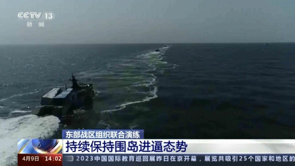 Kina gjorde en «utrygg manøver» med et en marinefartøy nær et amerikansk skip på vei gjennom Taiwanstredet, ifølge det amerikanske forsvaret. Arkivfoto fra Taiwanstredet. Kinesiske skip deltar i øvelser i Taiwanstredet. Taiwans forsvarsdepartement melder mandag at det igjen er flere titalls kinesiske fly og flere krigsskip rundt øya. Foto: CCTV via AP / NTB