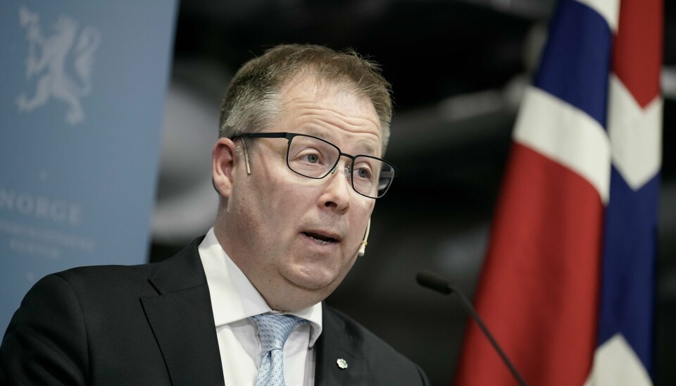 Nå skal Norge og Japan styrke det sikkerhets- og forsvarspolitiske samarbeidet. Det er i Norges interesse å knytte tettere kontakt med likesinnede, mener forsvarsminister Bjørn Arild Gram (Sp). Forsvarsminister Bjørn Arild Gram (Sp) presenterte fredag regjeringens foreslåtte satsing på økt personell i Forsvaret. Foto: Stian Lysberg Solum / NTB