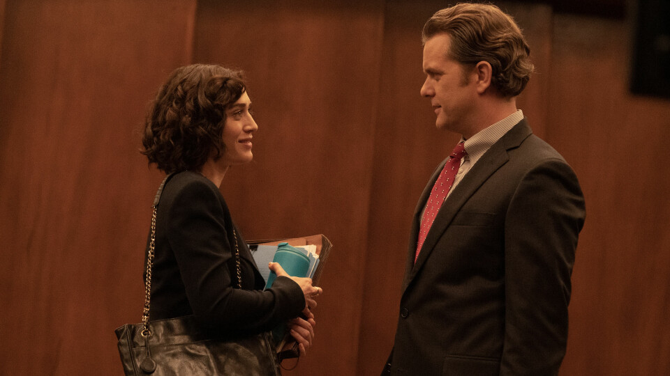 Lizzy Caplan og Joshua Jackson spiller elskere på godt og vondt i «Fatal Attraction», thrillerdramaet basert på filmsuksessen kommer på SkyShowtime i mai. Lizzy Caplan og Joshua Jackson har rollene som Alex Forrest og Dan Gallagher i «Fatal Attraction», TV-serien basert på kinosuksessen som het «Farlig begjær» da den gikk på kino i 1987. Serien har mai-premiere på SkyShowtime.
