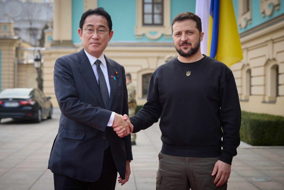 Japans statsminister Fumio Kishida reiste i mars til Kyiv og besøkte Ukrainas president Volodymyr Zelenskyj. Besøket ble en tydelig kontrast til Kinas president Xi Jinpings besøk til Vladimir Putin i Moskva. Japans statsminister Fumio Kishida reiste i mars til Kyiv og besøkte Ukrainas president Volodymyr Zelenskyj. Besøket ble en tydelig kontrast til Kinas president Xi Jinpings besøk til Vladimir Putin i Moskva.