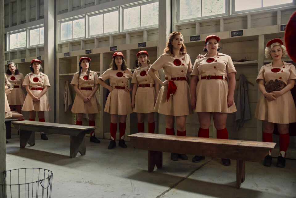 Amazon Prime Videos byr på andre og siste sesong av serien basert på 1992-filmen «A League of Their Own» i løpet av året. Filmen hadde blant annet Madonna, Geena Davis og Tom Hanks på rollelista. Amazon Prime Videos byr på andre og siste sesong av serien basert på 1992-filmen «A League of Their Own» i løpet av året. Filmen hadde blant annet Madonna, Geena Davis og Tom Hanks på rollelista.