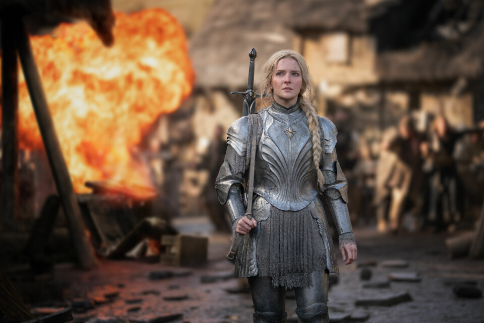 Første sesong av Amazons massive TV-dramatisering av «Ringenes Herre: Maktens Ringer», ble ikke den seersuksessen som nettgiganten håper på, sier bransjeryktene. En sesong to i TV-serien skal likevel være klar i 2024. Første sesong av Amazons massive TV-dramatisering av «Ringenes Herre: Maktens Ringer», ble ikke den seersuksessen som nettgiganten håper på, sier bransjeryktene. En sesong to i TV-serien skal likevel være klar i 2024.