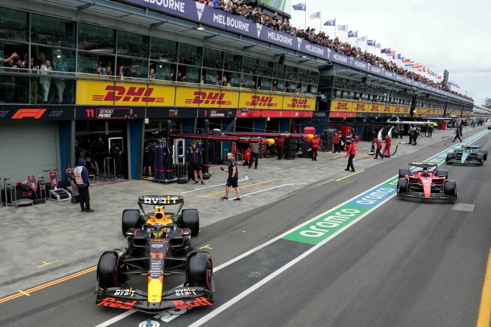 Arrangøren av Formel 1-løpet i Melbourne skal etterforske hvordan supportere kom seg inn på banen. Arrangøren av Formel 1-løpet i Melbourne skal etterforske hvordan supportere kom seg inn på banen. Foto: Simon Baker / AP / NTB.