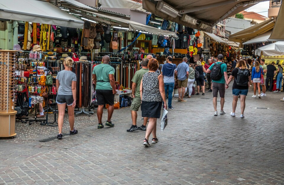 Hellas er fortsatt et populært reisemål. Her fra handlegaten i Chania på Kreta. Hellas er fortsatt et populært reisemål. Her fra handlegaten i Chania på Kreta.