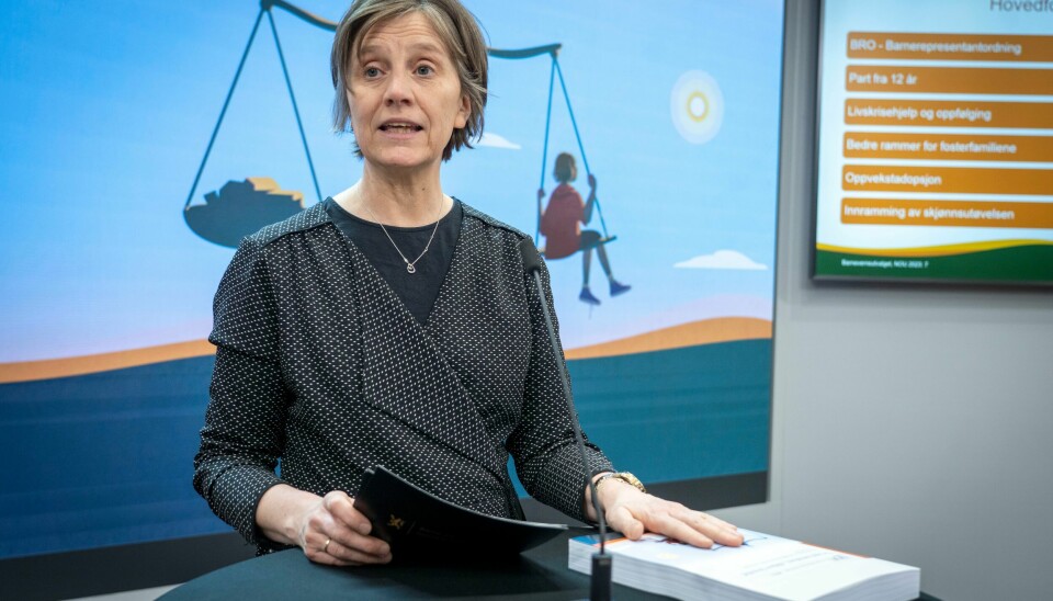Barne- og familieminister Kjersti Toppe (Sp) betegner det som urovekkende at ressurssenteret Adopsjon i Endring opplever stor pågang. Her er hun fotografert da hun mottok rapporten fra Barnevernsutvalget nylig. Barne- og familieminister Kjersti Toppe (Sp) betegner det som urovekkende at ressurssenteret Adopsjon i Endring opplever stor pågang. Her er hun fotografert da hun mottok rapporten fra Barnevernsutvalget nylig. Foto: Heiko Junge / NTB