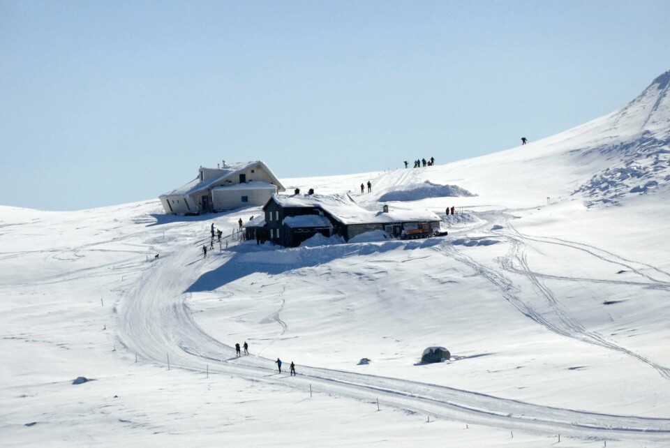 Overnattingstallene ved hyttene til Den Norske Turistforening (DNT) er tilbake på 2019-nivå. Bildet er fra 2018 og viser skiløpere ved DNTs turisthytte på Høgevarde på Norefjell. Overnattingstallene ved hyttene til Den Norske Turistforening (DNT) er tilbake på 2019-nivå. Bildet er fra 2018 og viser skiløpere ved DNTs turisthytte på Høgevarde på Norefjell. Foto: Erik Johansen / NTB