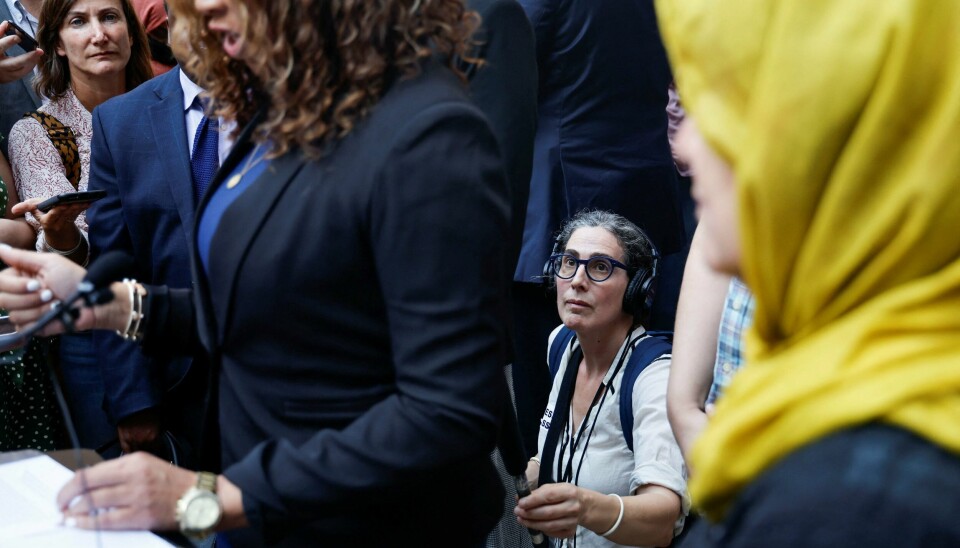Sarah Koenig, som står bak podkasten «Serial», tar opp uttalelsen fra dommeren da Adnan Syeds sak ble gjenopptatt i september 2022. «Serial» handler om Syed og hans drapsdom fra 2000. SERIAL: Sarah Koenig, som står bak podkasten «Serial», tar opp uttalelsen fra dommeren da Adnan Syeds sak ble gjenopptatt i september 2022. «Serial» handler om Syed og hans drapsdom fra 2000. Foto: Jonathan Ernst / Reuters