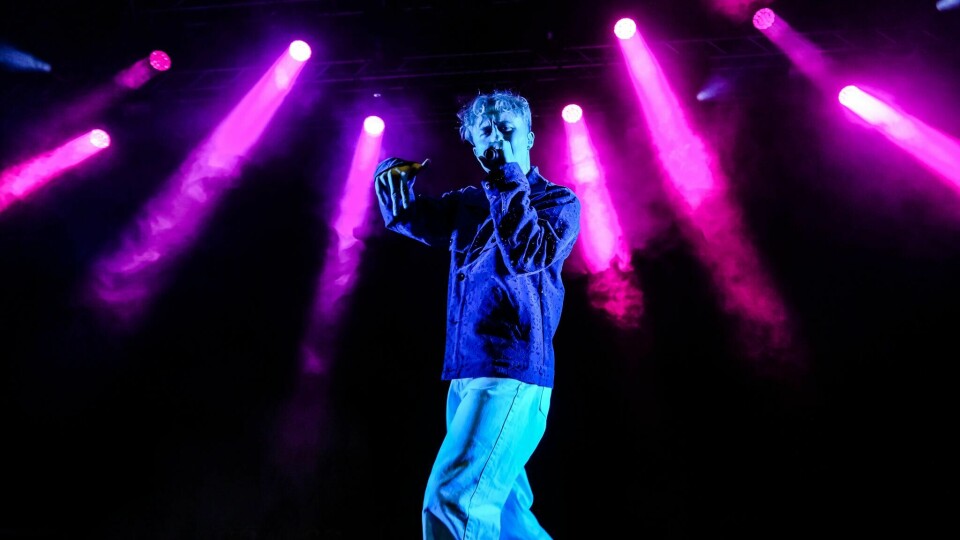 William Gamborg spiller på flere festivaler i sommer, som Utkant-festivalen. Her på Bylarm 2022. Bylarm 2022