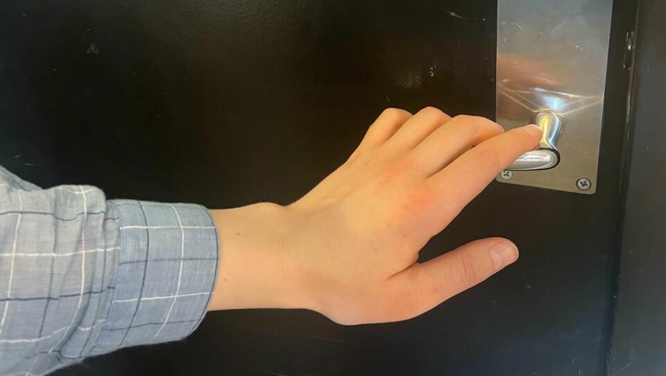 Det er større sjanse for å få elektrisk støt når du tar på dørhåndtaket om våren.