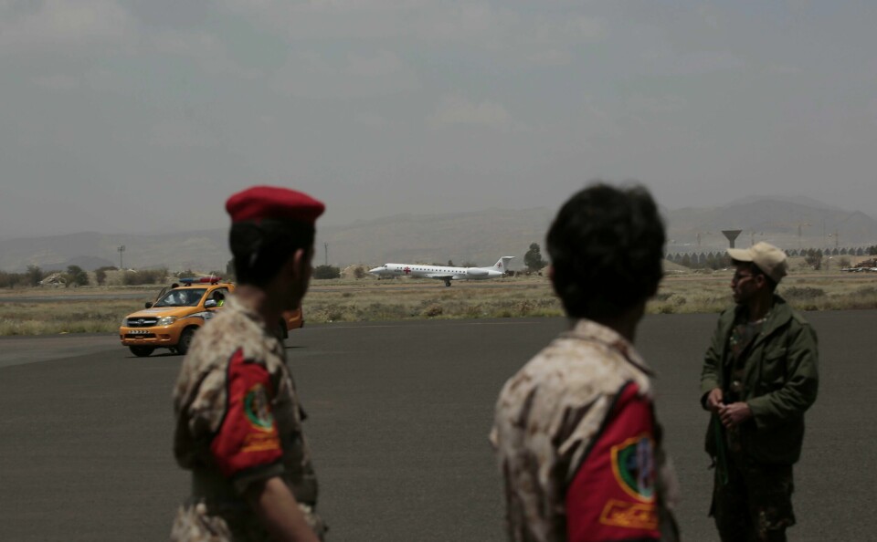 Et fly fra ICRC letter fra flyplassen i Sana i Jemen fredag morgen og markerte starten på en utveksling av nesten 900 krigsfanger mellom Jemen og Saudi-Arabia. Et fly fra ICRC letter fra flyplassen i Sana i Jemen fredag morgen og markerte starten på en utveksling av nesten 900 krigsfanger mellom Jemen og Saudi-Arabia. Foto: Hani Mohammed / AP / NTB