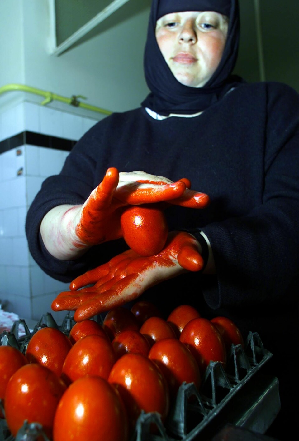 Å male egg røde – som Kristi blod – er en ortodoks tradisjon. Å male egg røde – som Kristi blod – er en ortodoks tradisjon.