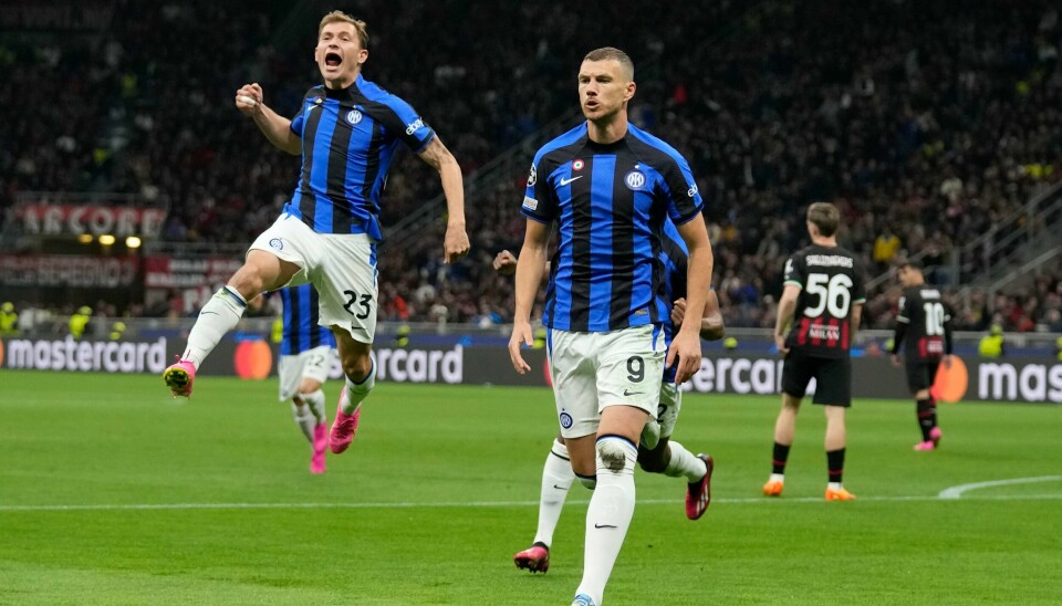 Edin Dzeko (t.h.) har her akkurat sendt Inter i tidlig ledelse i onsdagens mesterligasemifinale mot bynabo Milan. Bak ham hopper Nicolò Barella i pur glede. Edin Dzeko (t.h.) har her akkurat sendt Inter i tidlig ledelse i onsdagens mesterligasemifinale mot bynabo Milan. Bak ham hopper Nicolò Barella i pur glede. Foto: Antonio Calanni / AP / NTB