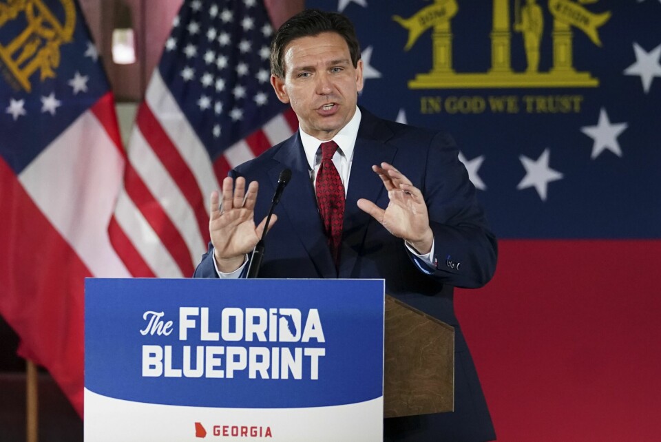 Floridas guvernør Ron DeSantis har ikke kunngjort at han stiller som presidentkandidat, men han har allerede mange støttespillere i partiet. Floridas guvernør Ron DeSantis ventes å erklære seg som kandidat til å utfordre Donald Trump i kampen om å bli Republikanernes presidentkandidat. Foto: John Bazemore / AP / NTB