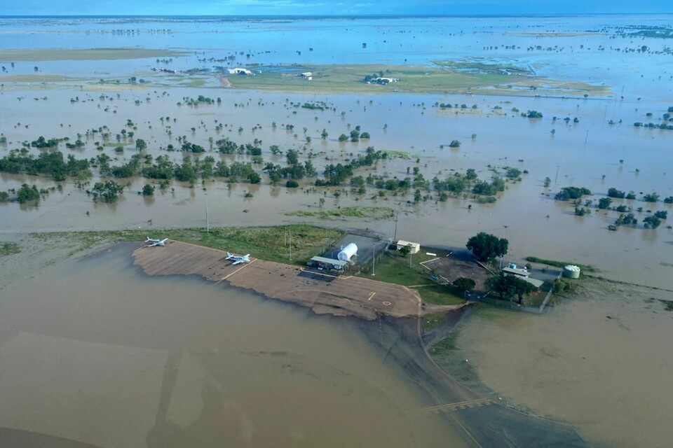 Store vannmengder har ført til at flere byer og store områder av Queensland i Australia har blitt lagt under vann. Flere steder er det også observert krokodiller flytende i vannet. Her fra Burketown. Store vannmengder har ført til at flere byer og store områder av Queensland i Australia har blitt lagt under vann. Flere steder er det også observert krokodiller flytende i vannet. Her fra Burketown.