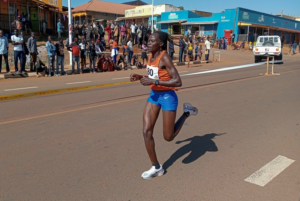 Rebecca Cheptegei døde av brannskadene hun fikk etter å ha blitt tent på i sitt eget hjem. Her er hun avbildet i et gateløp i hjemlandet Uganda i 2023. Rebecca Cheptegei døde av brannskadene hun fikk etter å ha blitt tent på i sitt eget hjem. Her er hun avbildet i et gateløp i hjemlandet Uganda i 2023. Foto: AP / NTB