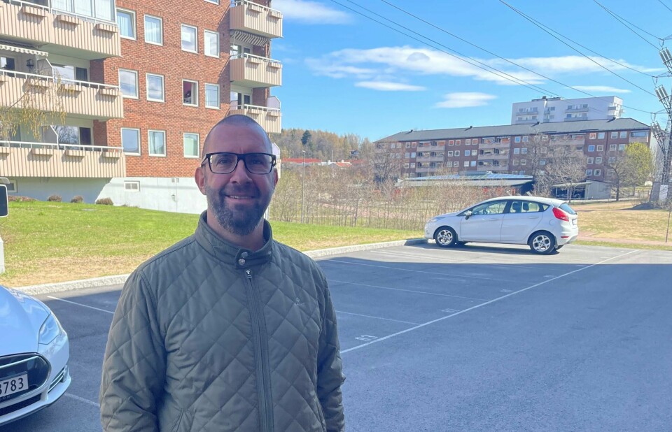 Styreleder i Bjerkedalen borettslag, Hans Alfred Thorsø er fornøyd med at borettslaget har investert i bergvarme, og gått vekk fra fjernvarme. Hans Alfred Thorsø