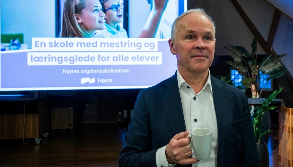Jan Tore Sanner, Høyres skolepolitiske talsperson, er kritisk til at Arbeiderpartiet har gått inn for å fjerne dagens fraværsregler i skolen, uten å erstatte det med noe annet. Jan Tore Sanner, Høyres skolepolitiske talsperson, er kritisk til at Arbeiderpartiet har gått inn for å fjerne dagens fraværsregler i skolen, uten å erstatte det med noe annet. Foto: Terje Pedersen / NTB