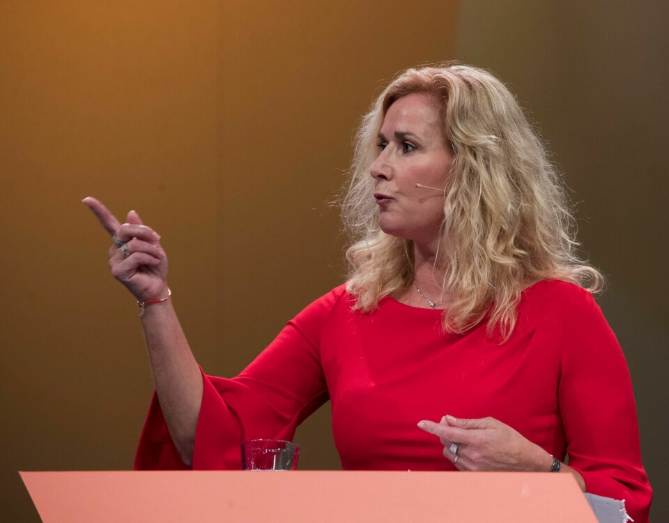NHO Geneo-direktør Karita Bekkemellem, som tidligere har sittet 20 år på Stortinget for Arbeiderpartiet, refset Støres lovnad om at kommersielle aktører få ikke skulle få delta i anbud om eldreomsorg i Ap-styrte kommuner. Karita Bekkemellem har sittet 20 år på Stortinget for Arbeiderpartiet. Nå leder hun NHO Geneo, som organiserer private helse- og velferdstilbydere.