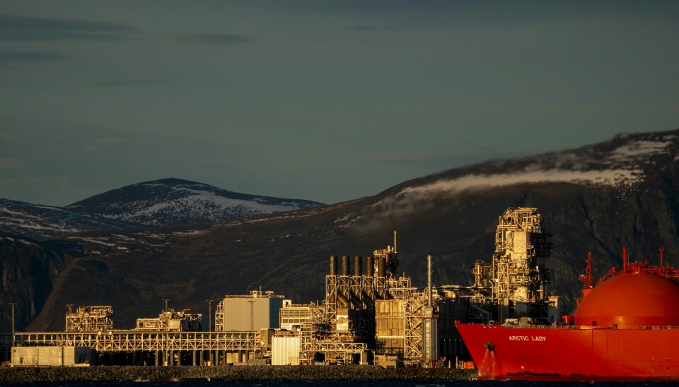 Her på Melkøya utenfor Hammerfest har Equinor bygget et anlegg for mottak og prosessering av naturgass fra Snøhvitfeltet i Barentshavet. Gassen blir sendt i en 145 kilometer lang gassrørledning til øya. Her på Melkøya utenfor Hammerfest har Equinor bygget et anlegg for mottak og prosessering av naturgass fra Snøhvitfeltet i Barentshavet. Gassen blir sendt i en 145 kilometer lang gassrørledning til øya. Foto: Fredrik Varfjell / NTB
