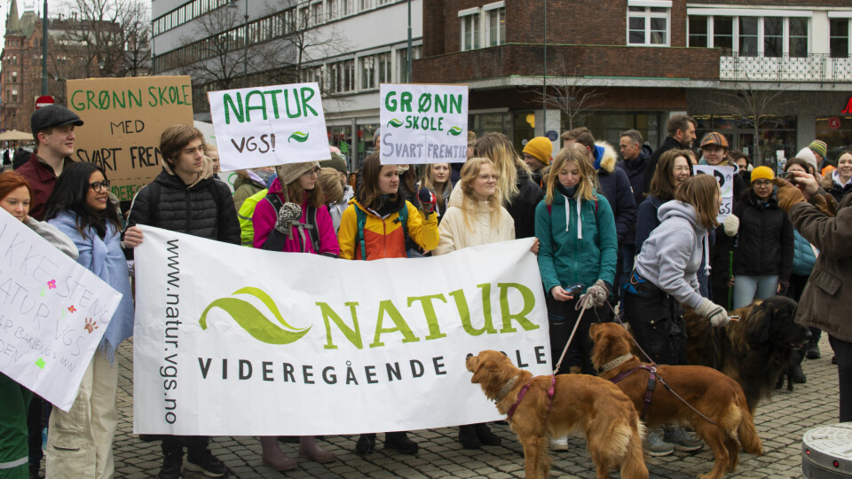 I mars møtte mange elever fra Natur Videregående Skole opp i demonstrasjon mot nedleggelse i borggården foran Rådhuset i Oslo. Demo