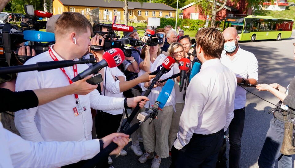 Viggo Kristiansens forsvarer Bjørn André Gulstad møter pressen da Kristiansen ble løslatt sommeren 2021. Vår kommentator mener den samme pressen ikke har gjort jobben sin i dekningen av Baneheia-saken.
