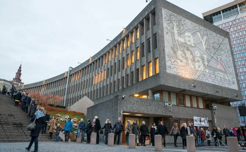 Plan- og bygningsetaten gir rivetillatelse til halve Y-blokka, men Picasso-fløyen får stå inntil videre.