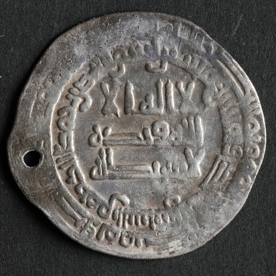 Depotfunnet omfatter danske, arabiske og germanske mynter, samt flere smykker. Rundt 300 mynter fra Harald Blåtanns regjeringstid ble funnet i nærheten av ringborgen Fyrkat.