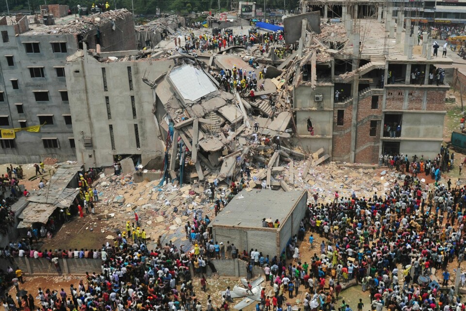 I 2013 raste Rana Plaza i Dhaka i Bangladesh sammen. Bygget huset fire tekstilfabrikker. 1.138 av arbeiderne omkom og mer enn 2.500 ble skadet. Det var etter denne tragedien at Stortinget ba regjeringen utarbeide en lov som pålegger selskaper om å være åpne om hvor varene de selger er produsert. I 2013 raste Rana Plaza i Dhaka i Bangladesh sammen. Bygget huset fire tekstilfabrikker. 1.138 av arbeiderne omkom og mer enn 2.500 ble skadet. Det var etter denne tragedien at Stortinget ba regjeringen utarbeide en lov som pålegger selskaper om å være åpne om hvor varene de selger er produsert.