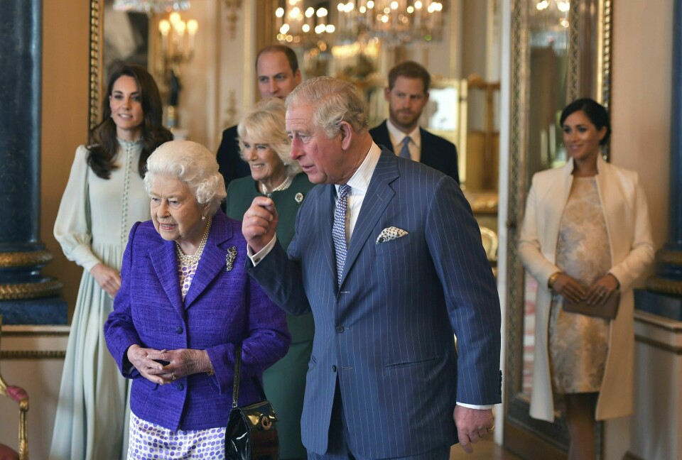 Nye eposter fra det britiske kongehuset antyder at dronning Elizabeth, som døde i september 2022, visste at britiske tabloidaviser ulovlig avlyttet familien hennes. Her avbildet med nær familie i 2019, samme år som prins Harry anla rettssak i avlyttingsskandalen. Nye eposter fra det britiske kongehuset antyder at dronning Elizabeth, som døde i september 2022, visste at britiske tabloidaviser ulovlig avlyttet familien hennes. Her avbildet med nær familie i 2019, samme år som prins Harry anla rettssak i avlyttingsskandalen. Foto: Dominic Lipinski / AP / NTB