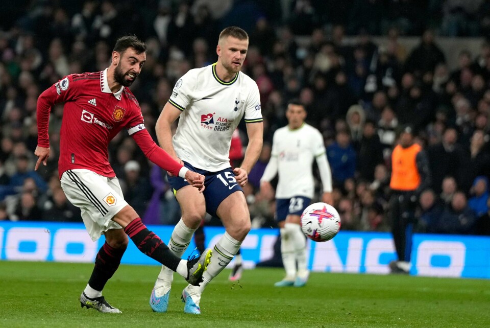 Manchester United, her ved Bruno Fernandes, kan bli den dyreste idrettsklubb som noen gang er solgt dersom budet fra Qatar-sjeiken Jassim Bin Hamad al-Thani godtas. Manchester United, her ved Bruno Fernandes, kan bli den dyreste idrettsklubb som noen gang er solgt dersom budet fra Qatar-sjeiken Jassim Bin Hamad al-Thani godtas. Foto: Alastair Grant, AP / NTB