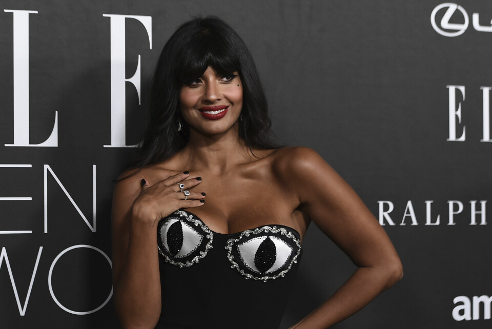 Jameela Jamil på den røde løperen i 2022. Foto: Jordan Strauss / AP / NTB Jameela Jamil arrives at 29th annual ELLE Women in Hollywood Celebration on Monday, Oct. 17, 2022, at The Getty Center in Los Angeles. (Photo by Jordan Strauss/Invision/AP)