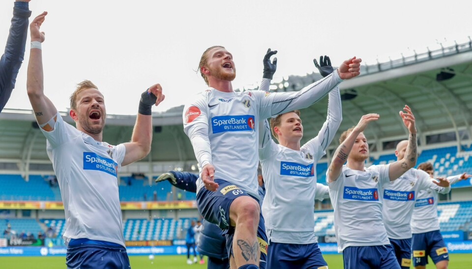 Stabæk jubler etter seieren over Molde på overtid på Aker stadion. Stabæk jubler etter seieren over Molde på overtid på Aker stadion.
