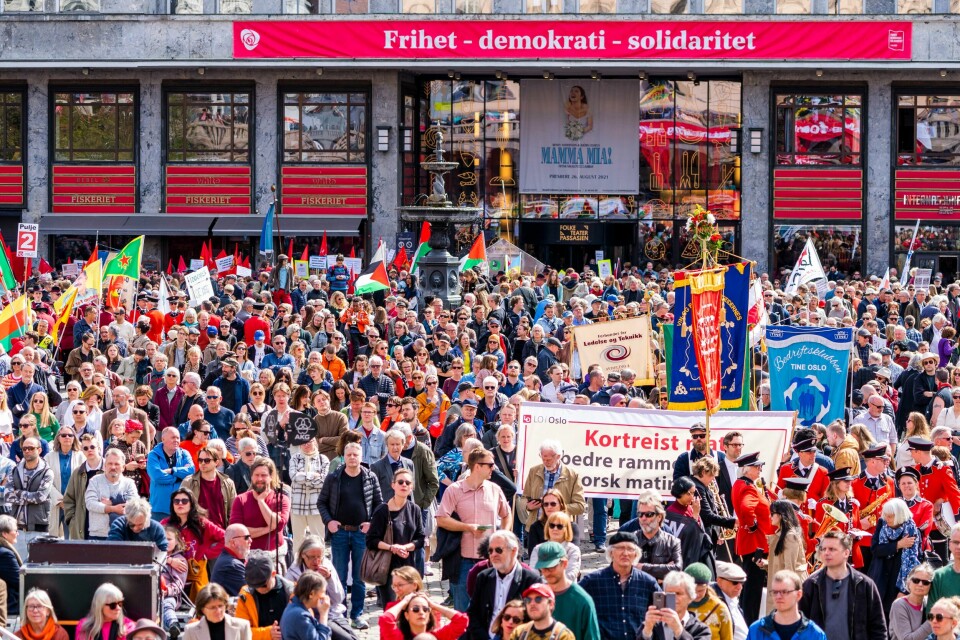 I fjor samlet folk seg til 1. mai på Youngstorget fysisk for første gang siden før pandemien. I fjor samlet folk seg til 1. mai på Youngstorget fysisk for første gang siden før pandemien.
