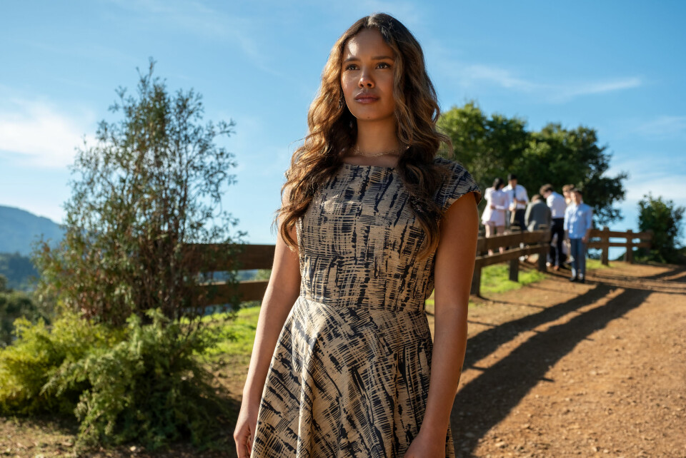 Norskamerikanske Alisha Boe spilte Jessica Davis i fire sesonger av den populære og omstridte Netflix-serien «13 Reasons Why». Neste år dukker hun opp i Apple TV+ sitt nye kostymedrama «The Buccaneers». Norskamerikanske Alisha Boe spilte Jessica Davis i fire sesonger av den populære og omstridte Netflix-serien «13 Reasons Why». Neste år dukker hun opp i Apple TV+ sitt nye kostymedrama «The Buccaneers».