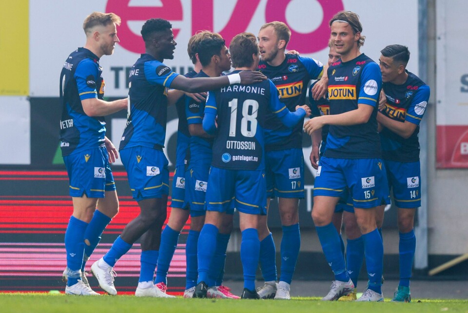 Sandefjordsspillerne jubler for 2-0-scoringen mot Aalesund på hjemmebane søndag Sandefjordsspillerne jubler for 2-0-scoringen mot Aalesund på hjemmebane søndag. Foto: Trond R. Teigen / NTB