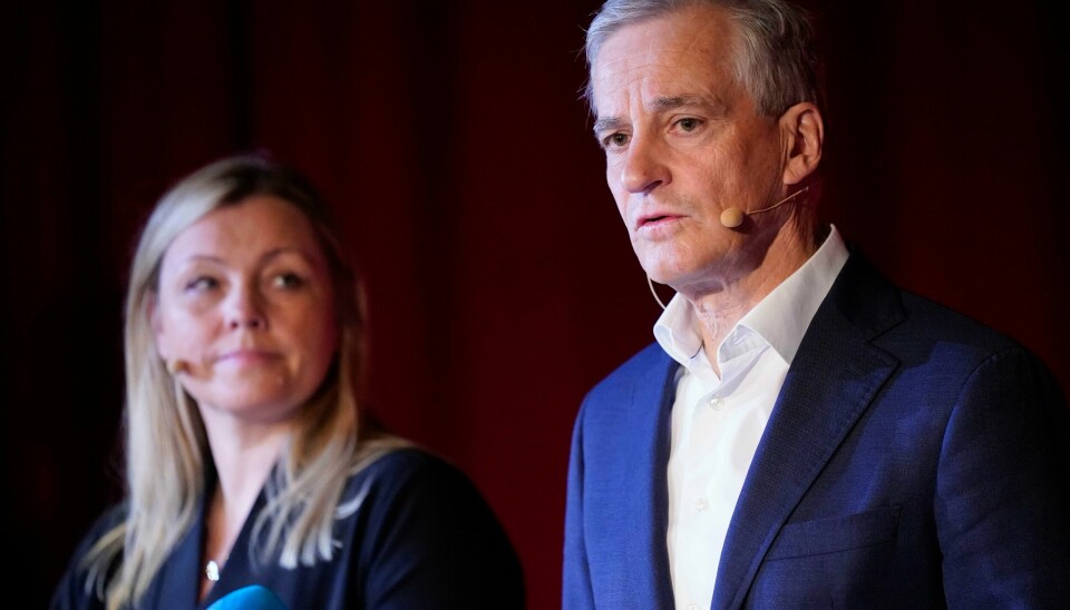 Statsminister og partileder Jonas Gahr Støre og partisekretær Kjersti Stenseng ville snakke politkk, men måtte snakke om Helga Pedersen da de møtte pressen før Arbeiderpartiets landsmøte. .