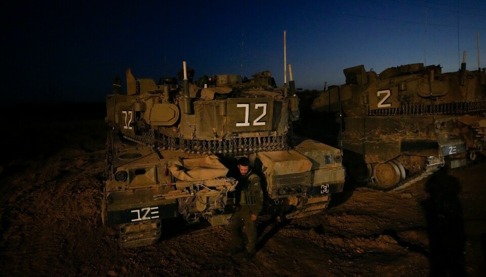 Israelske soldater ved en stridsvogn nær grensa til Gazastripen tirsdag. Israelske soldater ved en stridsvogn nær grensa til Gazastripen tirsdag. Foto: Ohad Zwigenberg / AP / NTB