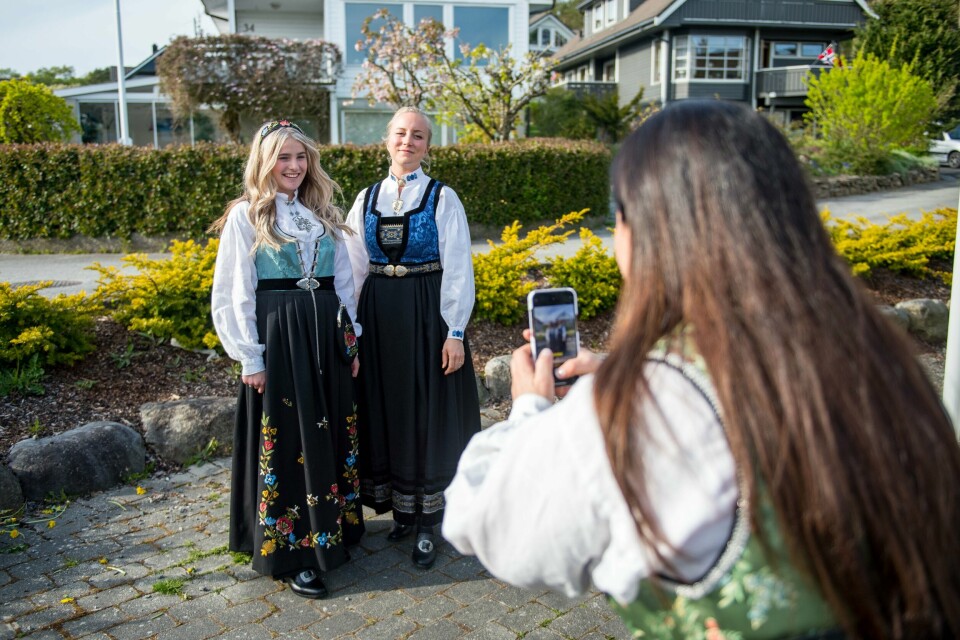 Tall fra forsikringsselskap tyder på at mange konfirmanter som er ferske bunadseiere, ikke har forsikret det kostbare festplagget. Tall fra forsikringsselskap tyder på at mange konfirmanter som er ferske bunadseiere, ikke har forsikret det kostbare festplagget.